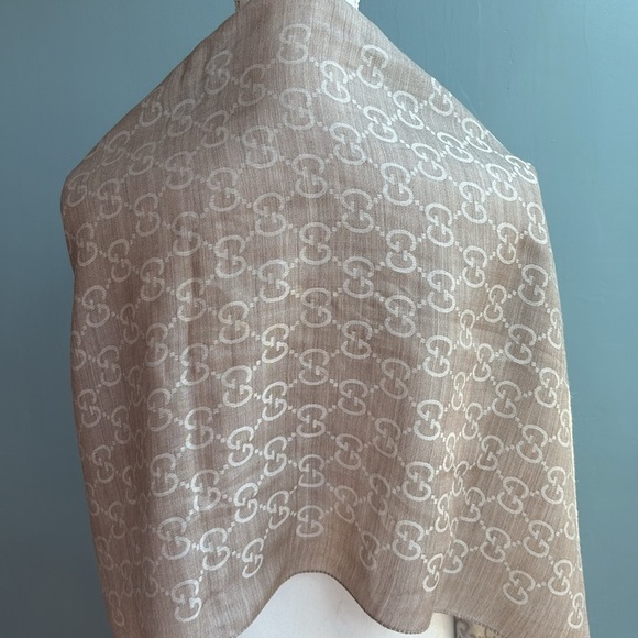 Guaranteed Authentic Gucci GG Logo Scarf - Picture 8 of 8